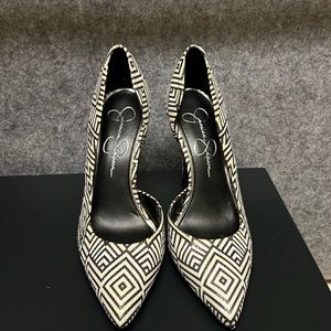 Jessica Simpson Brynn White and Black Print Pumps